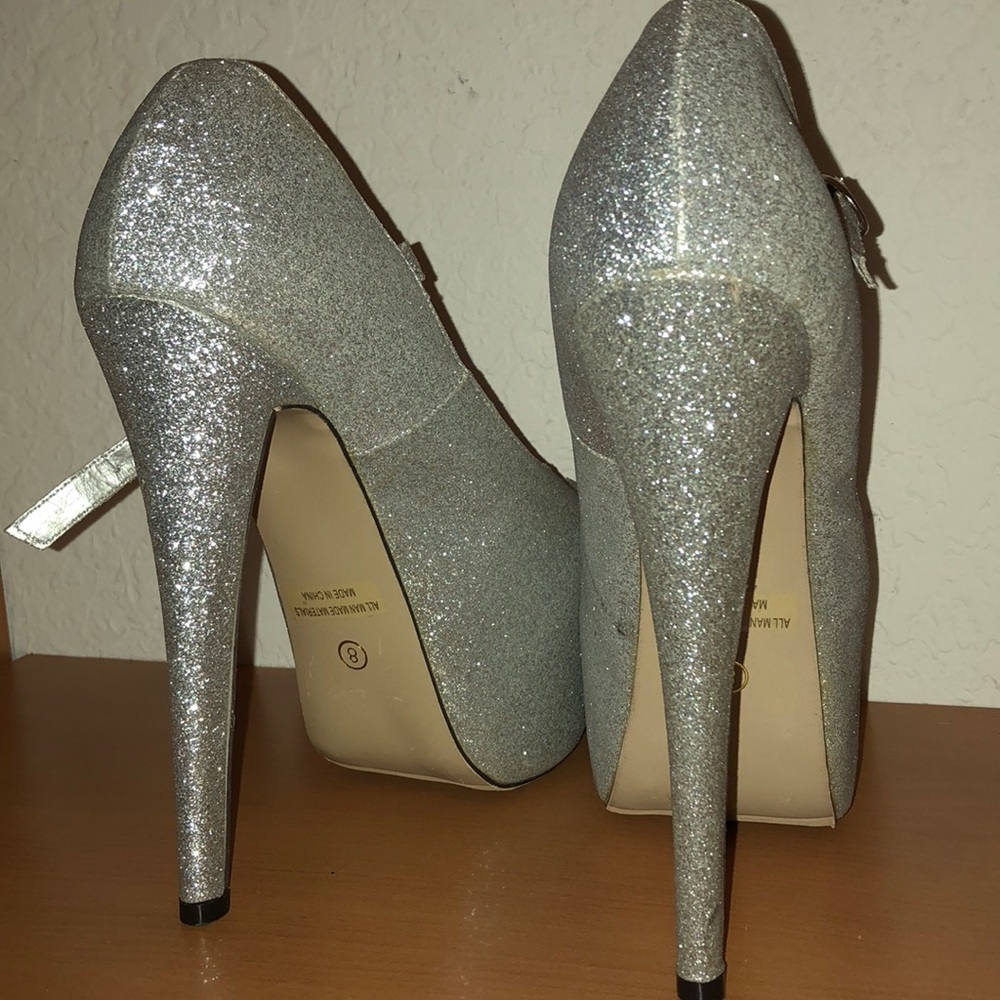 Size 8 - Picture 4 of 4